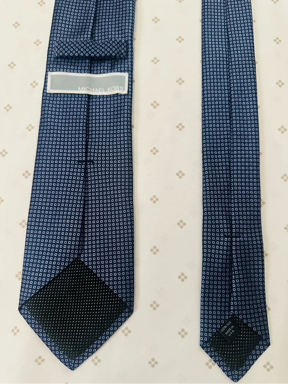 Michael Kors Navy Silk Small Circle Pattern Tie
